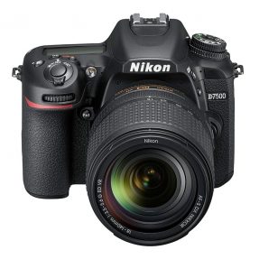 Nikon D7500 + AF-S 18-140mm VR-4727